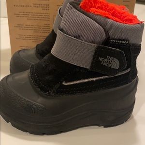 Toddler the north face snow boots